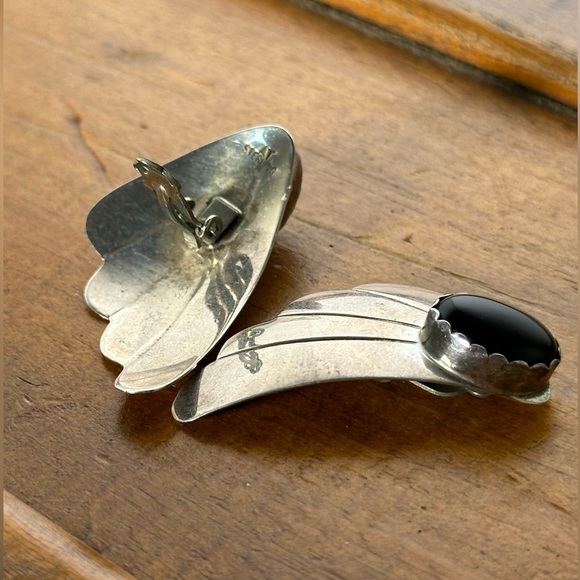 ✨Vintage Sterling Silver with Black Resin Stone Clip on Earrings✨ - Picture 2 of 2